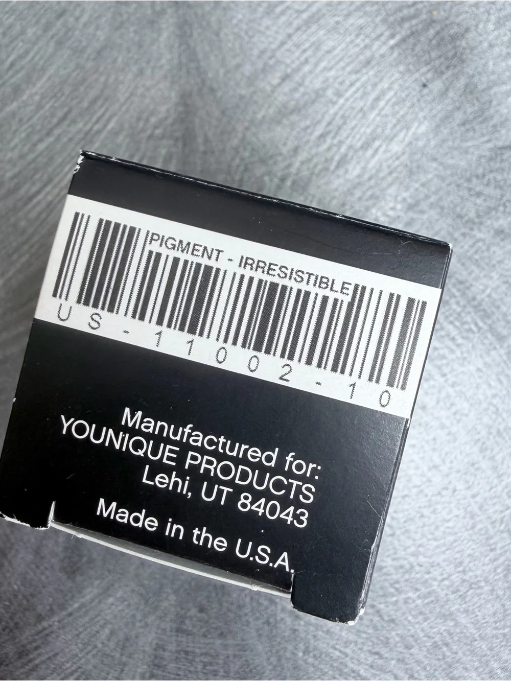 Younique Pigment - Irresistible (Black Packaging)